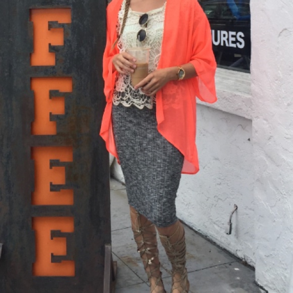 Cream crochet lace short sleeved crop top